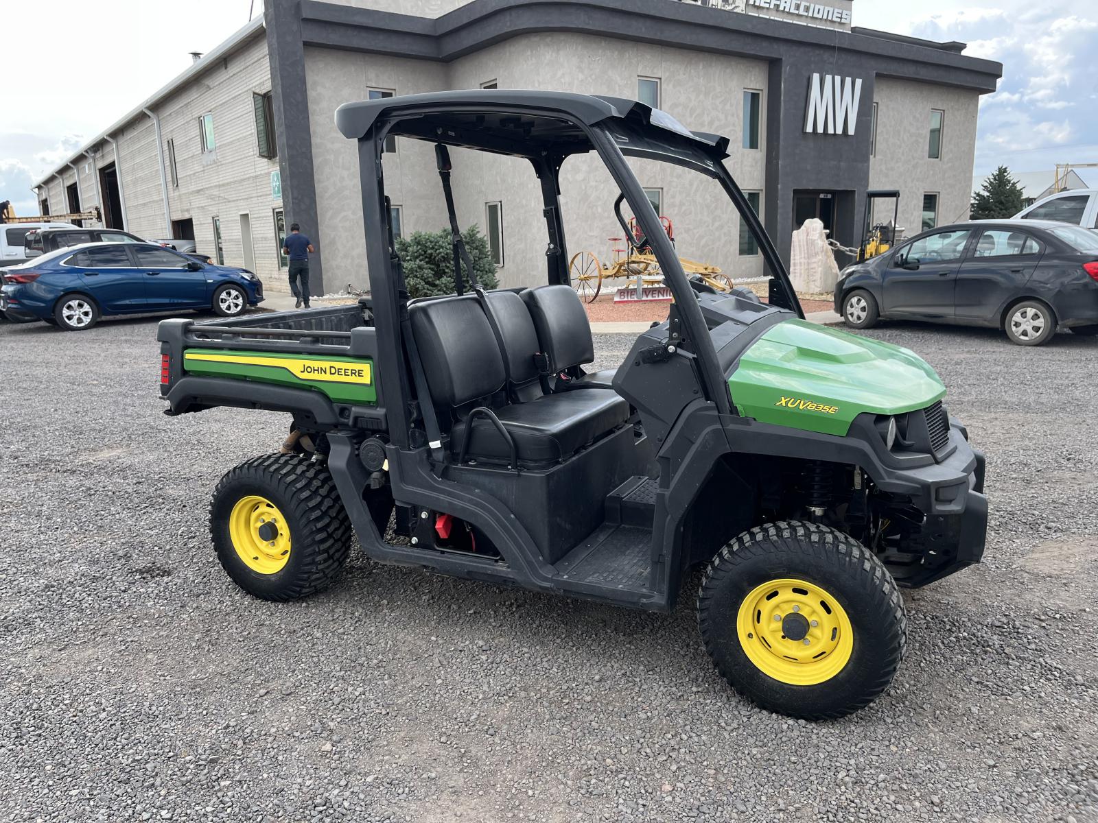 ./imagenes/INVOICE/2019/18255/JOHN DEERE XUV835E (1).JPG